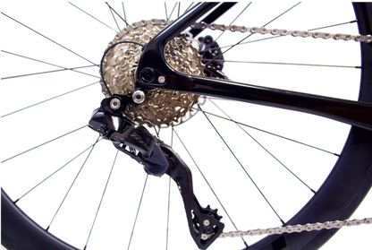RINOS Carbon-Rennrad 700C Shimano 105 Di2 R7150, 24-Gang, Odin 6.0